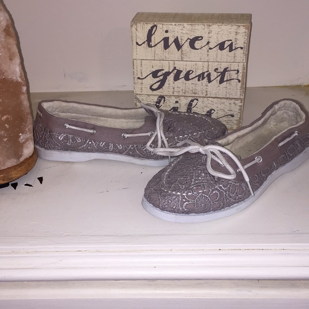 Twisted slip on shoes with lace